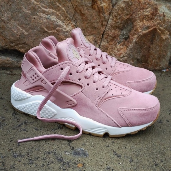 Nike Shoes - NEW Nike Air Huarache Run SD Sneaker